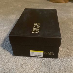 Badgley Mischka 7.5 wedges
